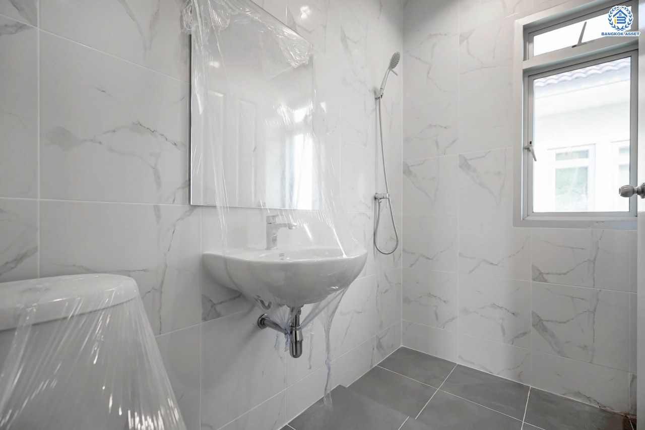 บ้านมือสองตกแต่งใหม่ โครงการ ไลฟ์บางกอกบูเลอวาร์ด ปิ่นเกล้า-เพชรเกษม เนื้อที่กว้างกว่า 52.5 ตร.ว ฟังก์ชัน 3 ห้องนอน 3 ห้องน้ำ 2 ที่จอดรถ บนทำเลศักยภาพ ติดถนนพุทธมณฑลสาย4 เหมาะสมกับทุกครอบครัว ใกล้แหล่งช้อปปิ้ง "เซ็นทรัล ศาลายา" รถไฟฟ้าสายสีน้ำเงิน "สถานีหลักสอง" และจุดขึ้นทางด่วน "ศรีรัช-วงแหวน"